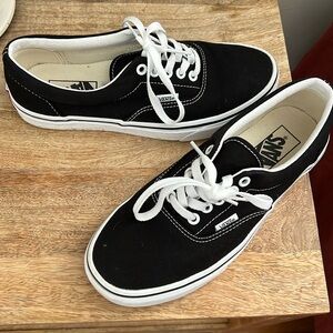 Low Black Vans GUC